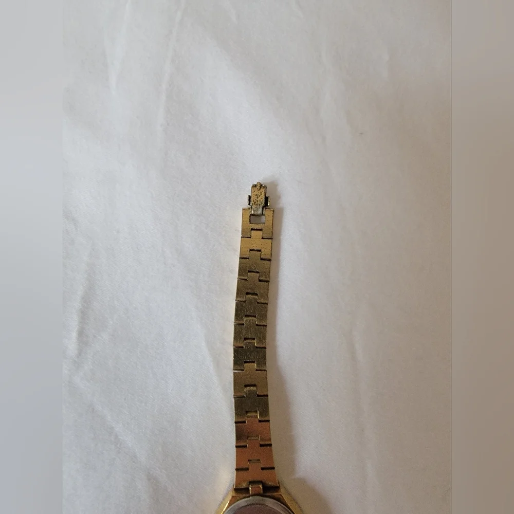 Vintage Timex Gold Plated Women's Watch - Picture 7 of 11